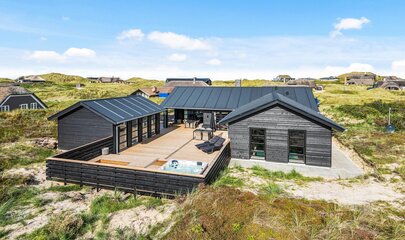Ferienhaus mit Pool in Sondervig, Dänemark