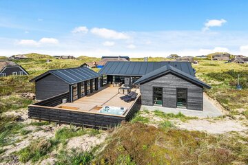 Ferienhaus mit Pool in Sondervig, Dänemark