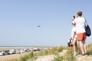 flugzeug-hercules-roemoe-strand-daenemark-8
