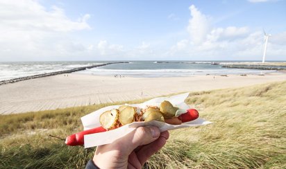 daenischer-hot-mit-roter-wurst-in-hvide-sande