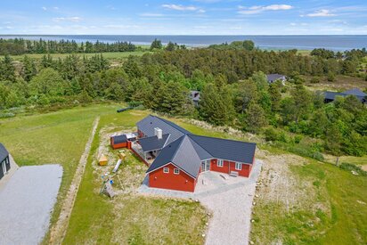 Sommerhus til 20 personer tæt på kysten