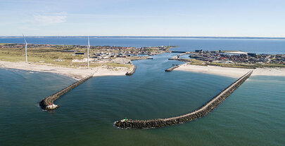 hvide-sande-luftbild-strand-mole-hafen