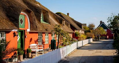 Strasse mit Wohnhäusern in Nordby auf Fanø