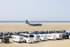 flugzeug-hercules-roemoe-strand-daenemark-2