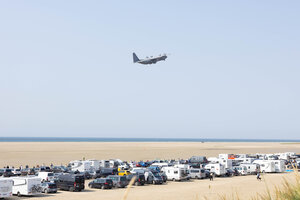 flugzeug-hercules-roemoe-strand-daenemark-7