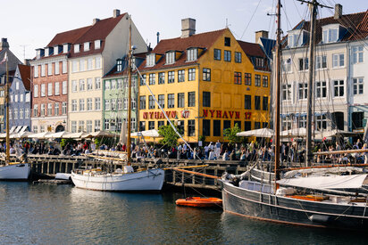 Nyhavn Sehenswürdigkeit in Kopenhagen im Sommer