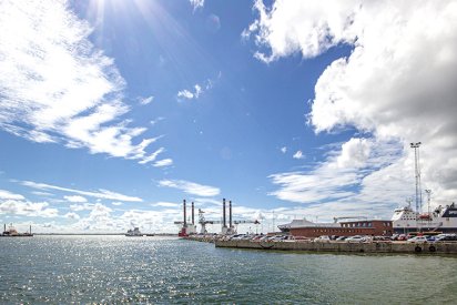 Esbjerg-Hafen-mit-fano-faehre-1