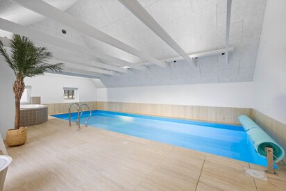 Feriehus-med-pool-til-12-personer-L6969-442084