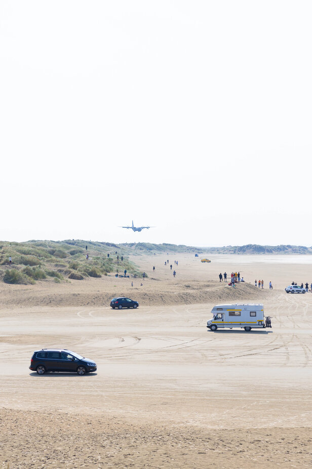 flugzeug-hercules-roemoe-strand-daenemark-1