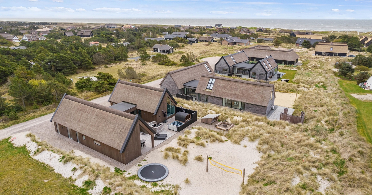 Moderne poolhus tæt på stranden med luksus-udendørsfaciliteter - Blåvand