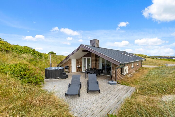 Sommerhus B2111 på Julianevej 102A, Bjerregård - Billede #0
