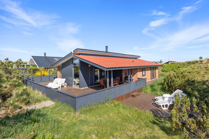Renoviertes, klassisches Sommerhaus mit Kamin in Strandnhe - Bjerregrd