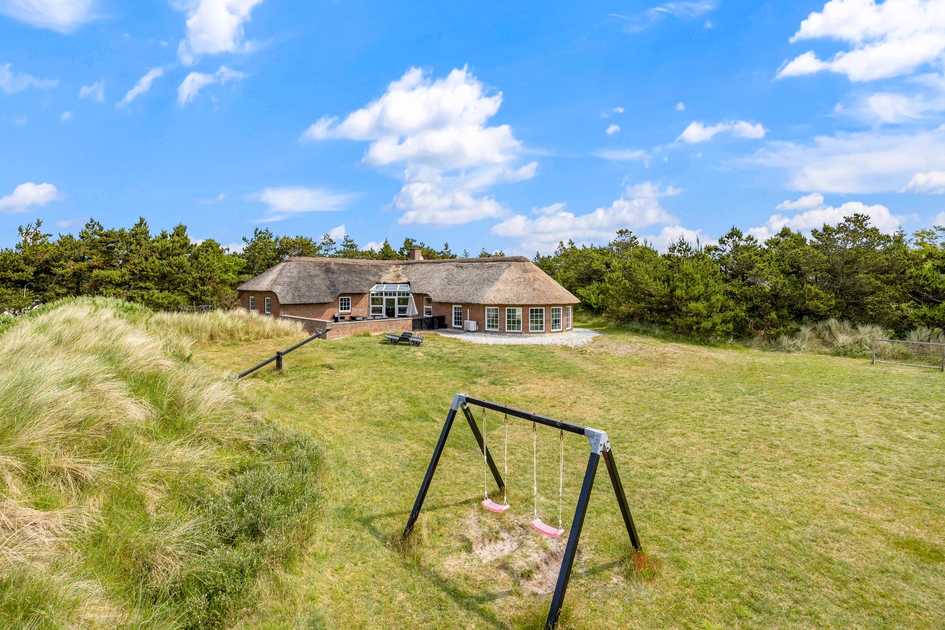 Holiday home with pool and sauna for 14 people - Søndervig