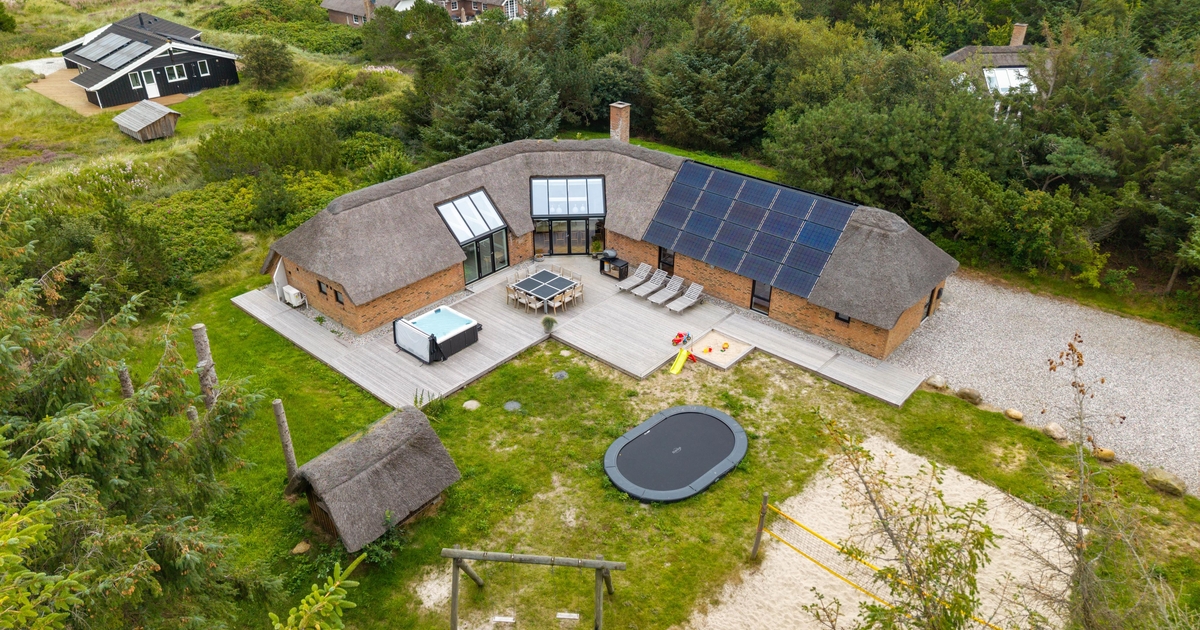 Modernes Ferienhaus mit Pool und Außenwhirlpool - Søndervig
